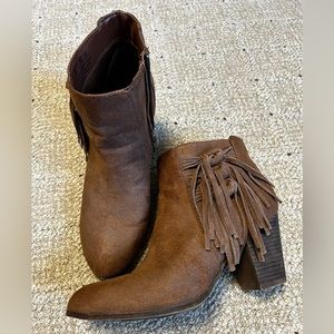 Fergalicious Brown Suede Ankle Boots Fringe Tassel Bow Wedge Heel Bootie Show